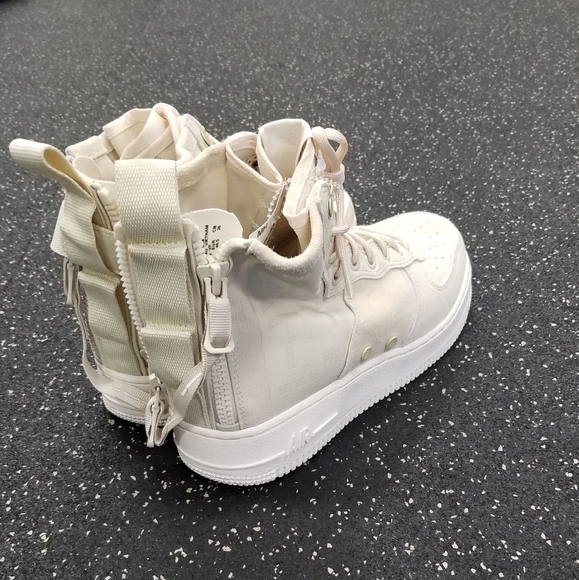 Nike Women's SF Air Force 1 Mid Fossil/Sail sz 9 - Picture 4 of 5